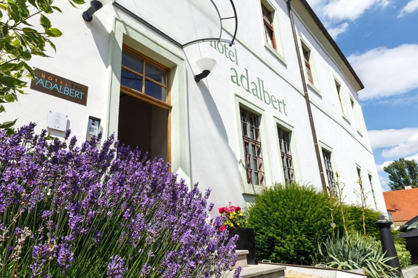 Adalbert Ecohotel Prague Luaran gambar
